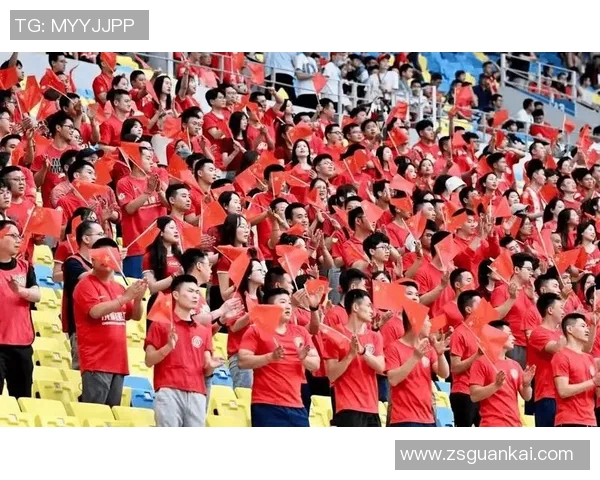 中国球迷组织成最大助威团场面震撼引领全场激情四溢